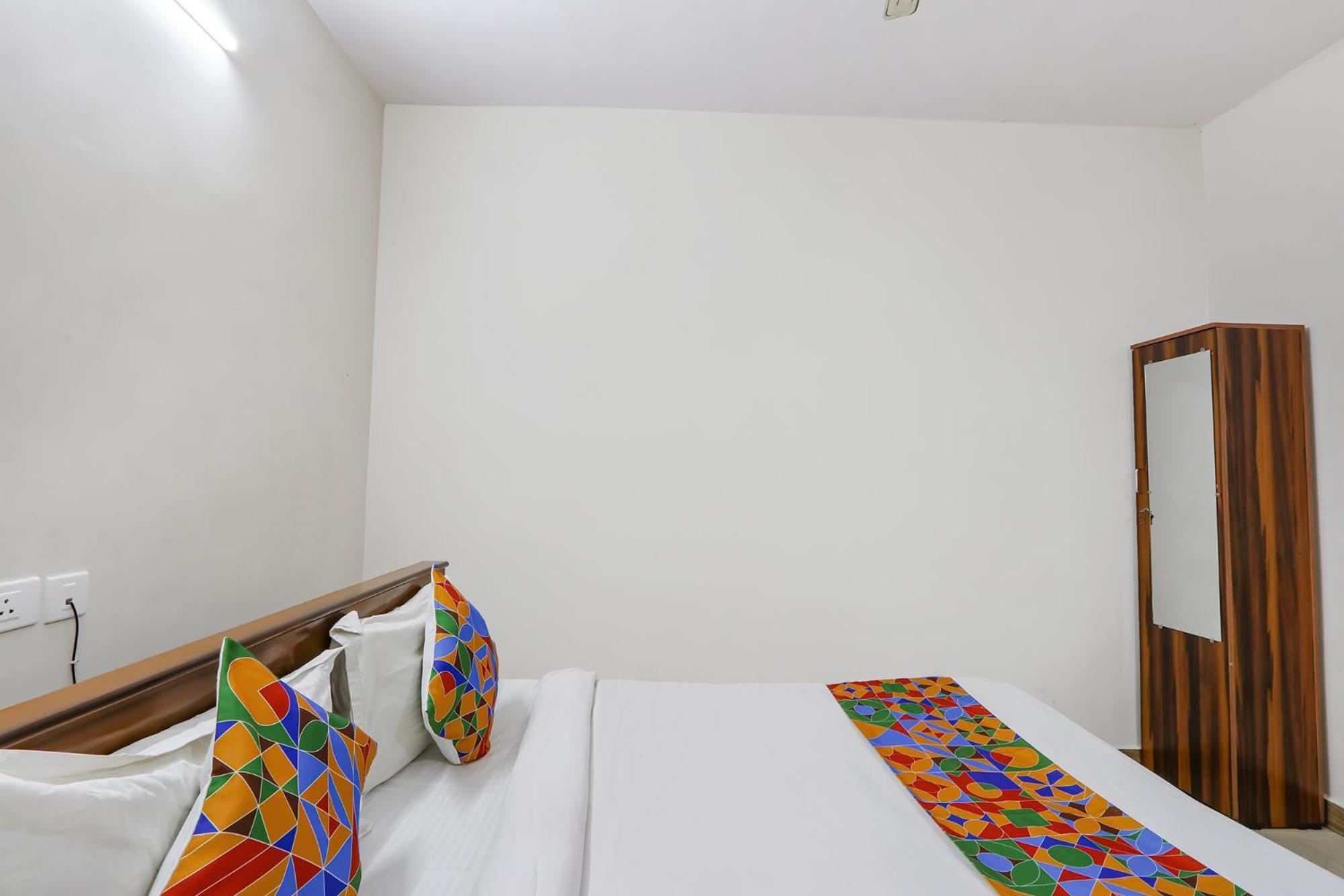 Fabexpress Korner Inn - Sivaji Park Visakhapatnam Exterior photo